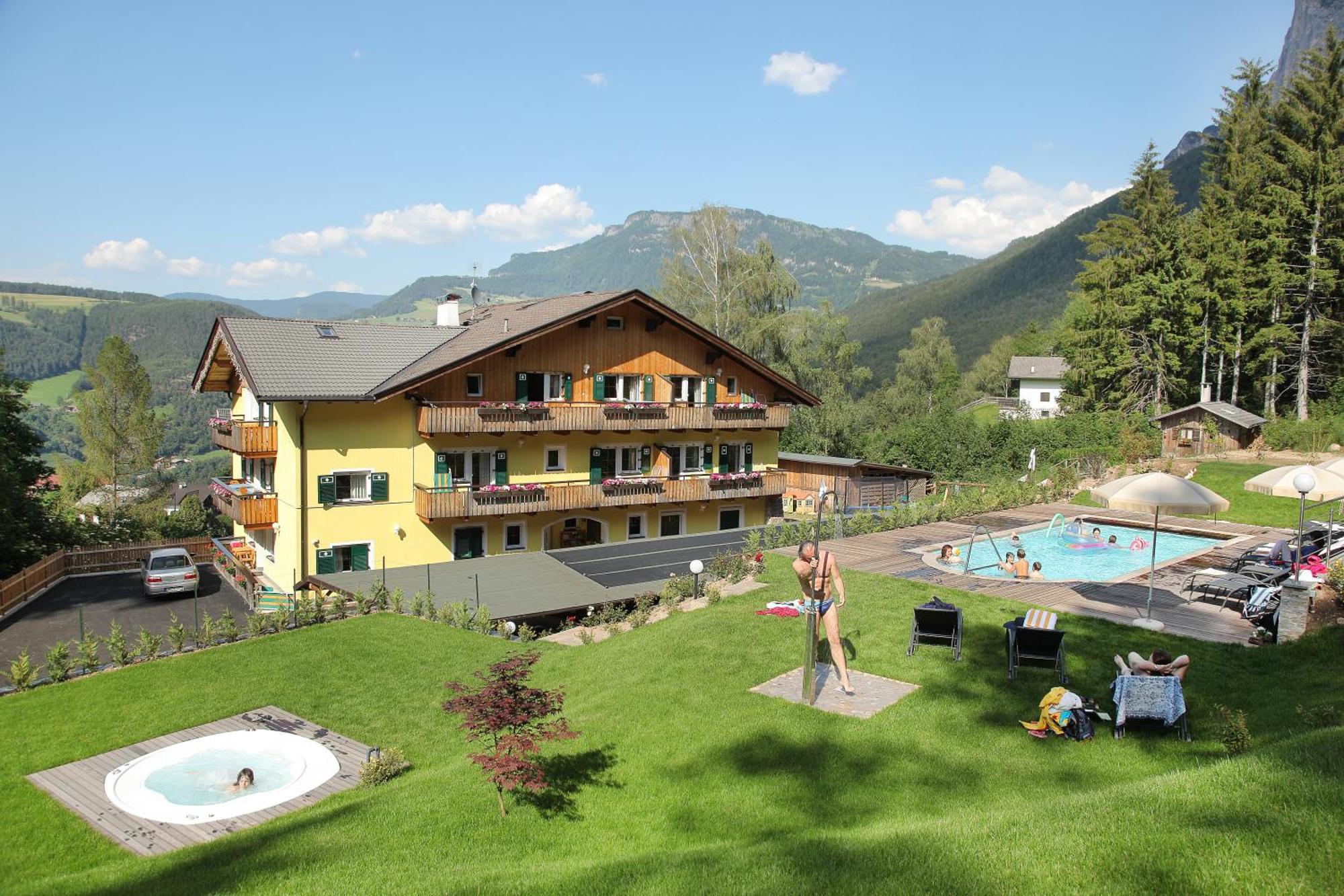 Residence St Konstantin Fiè Esterno foto